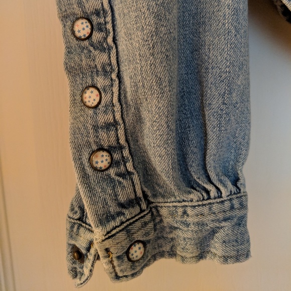 💙Vintage LEVI's Denim Shirt💙 - Picture 3 of 9